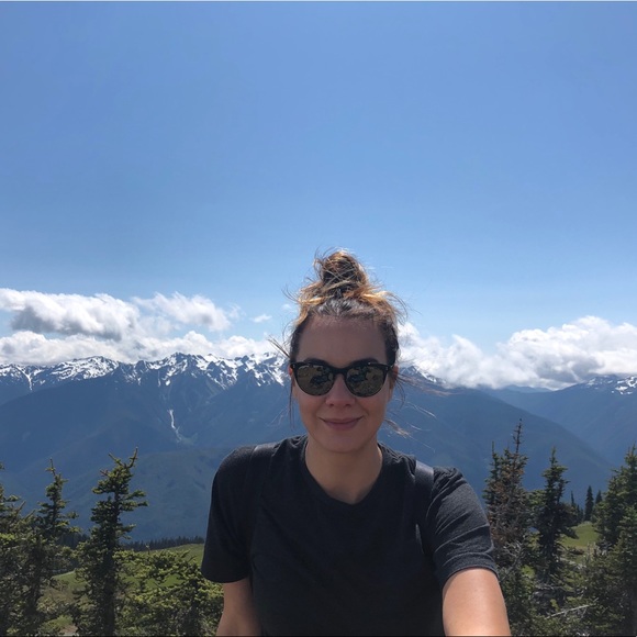 Meet your Posher, Ivy - Picture 2 of 2